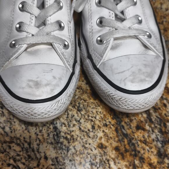 Athletic_Shoes